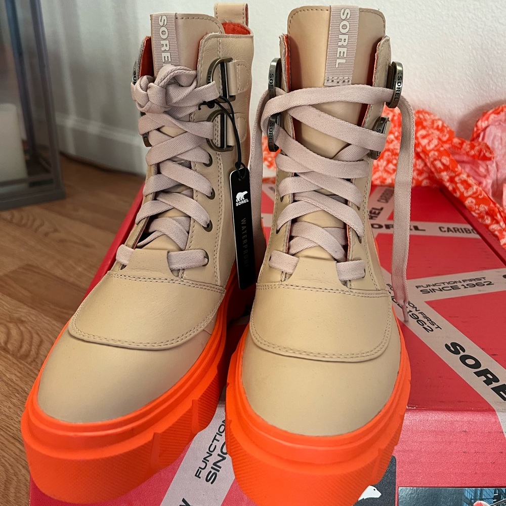 NWT Sorel Caribou X 2023 Leather boots, Sz 8
